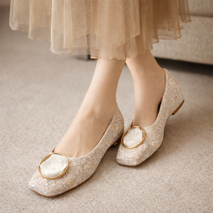 Lily™ Flat